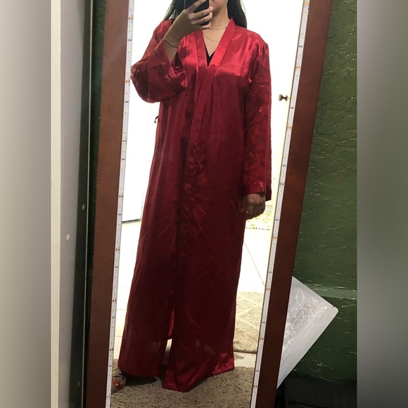Red Robe - Picture 7 of 8